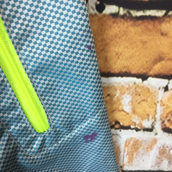 Nike Women Windbreaker with Hood - Picture 5 of 8